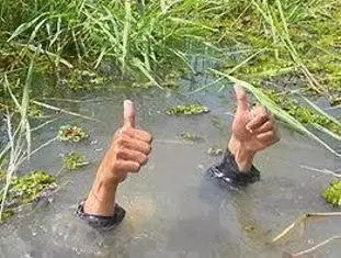 FLOODING THUMBS UP meme template
