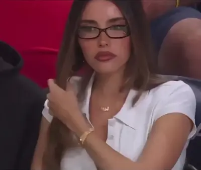 Madison Beer Receptionist meme template