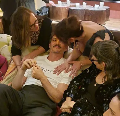 Pedro Pescal surrounded by huzz meme template