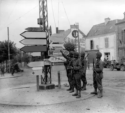 Soldiers looking at signs meme template