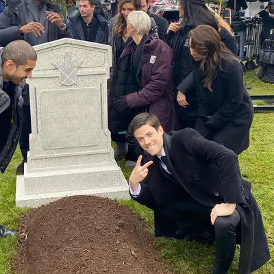 Tombe funerals chek meme template
