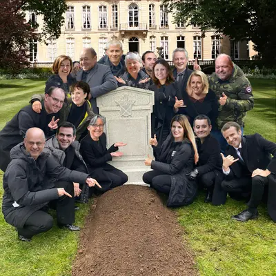 Tombe gouvernement français funerals content meme template